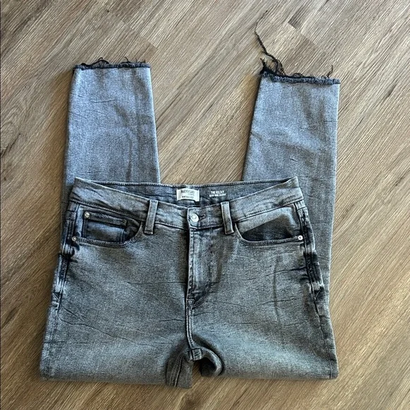 Kensie Gray Denim Jeans - Picture 2 of 9